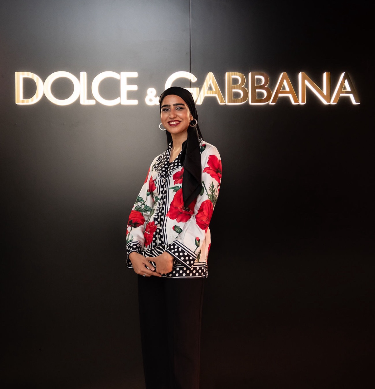 Duaa Khalid in front of a Dolce and Gabbana sign